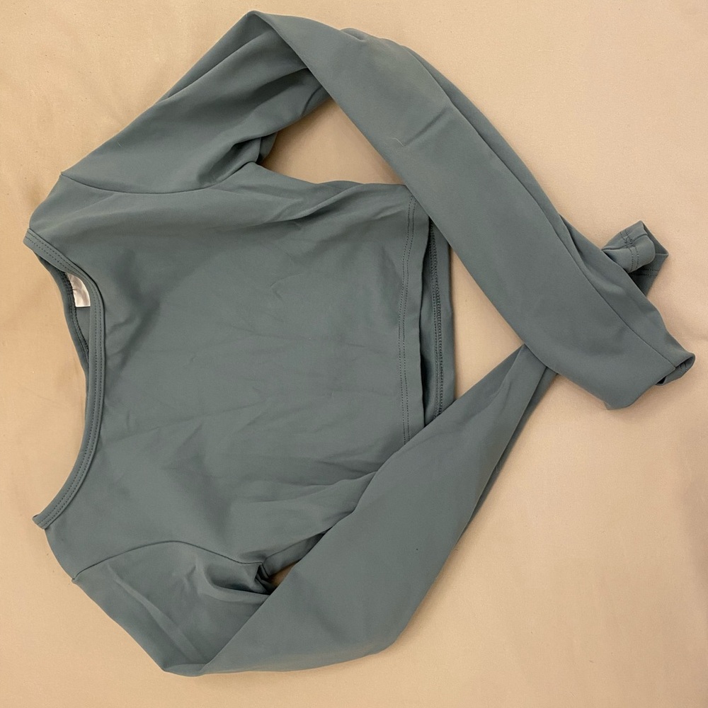 Long sleeve open back workout top